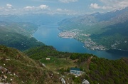 68 Vista sul sottostante Rif. S.E.V. e il lago